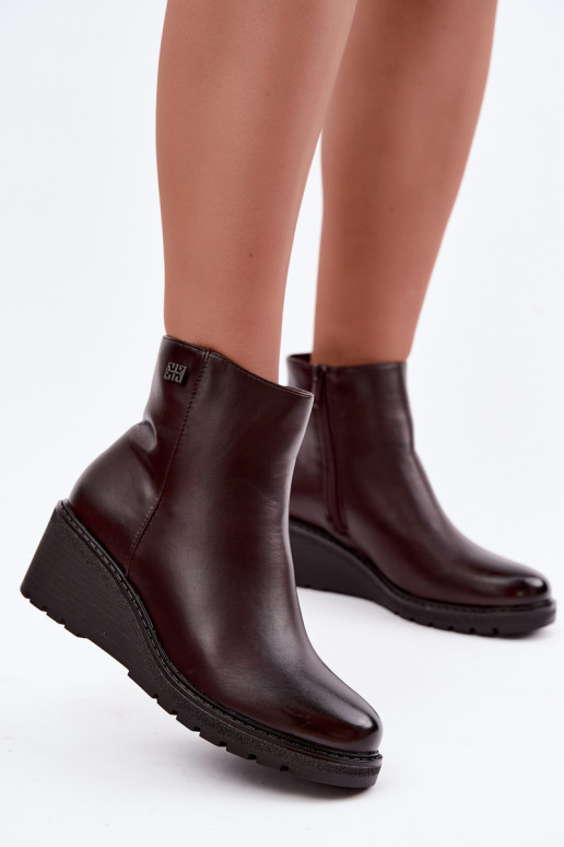 Wärmende bordeauxfarbene Stiefeletten mit Plateau Larisae