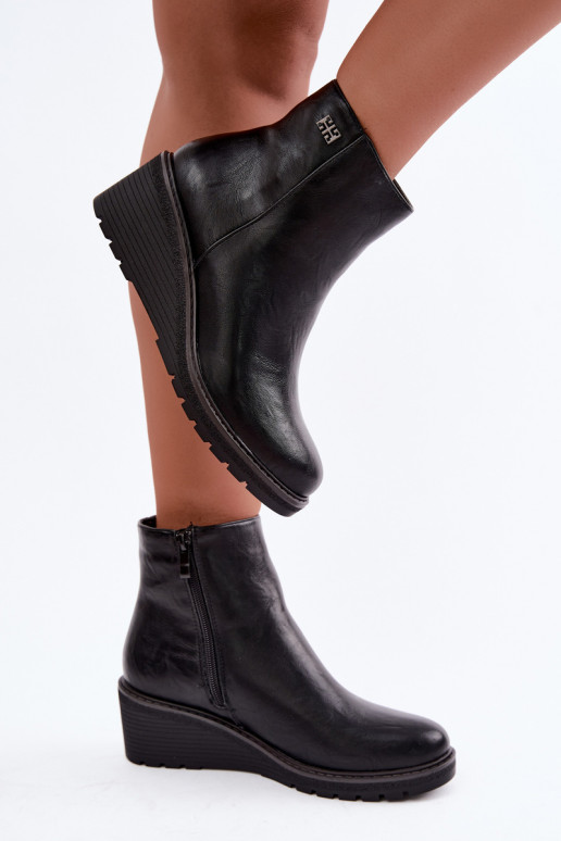 Wärmende schwarze Stiefeletten mit Plateau Larisae