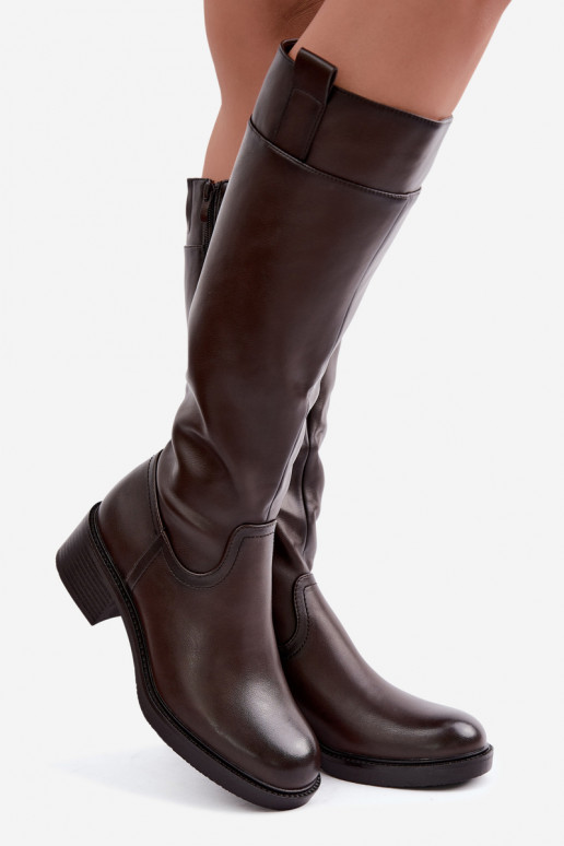 Lange Stiefel mit niedrigem Absatz Zazoo KZ-22 in Schokoladenfarbe