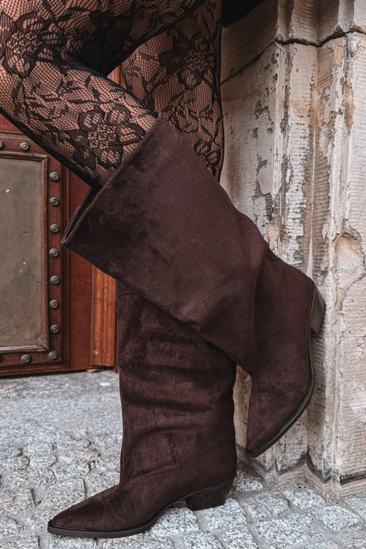 Schokoladenfarbene Stiefeletten mit Absatz aus Kunstveloursleder Casella