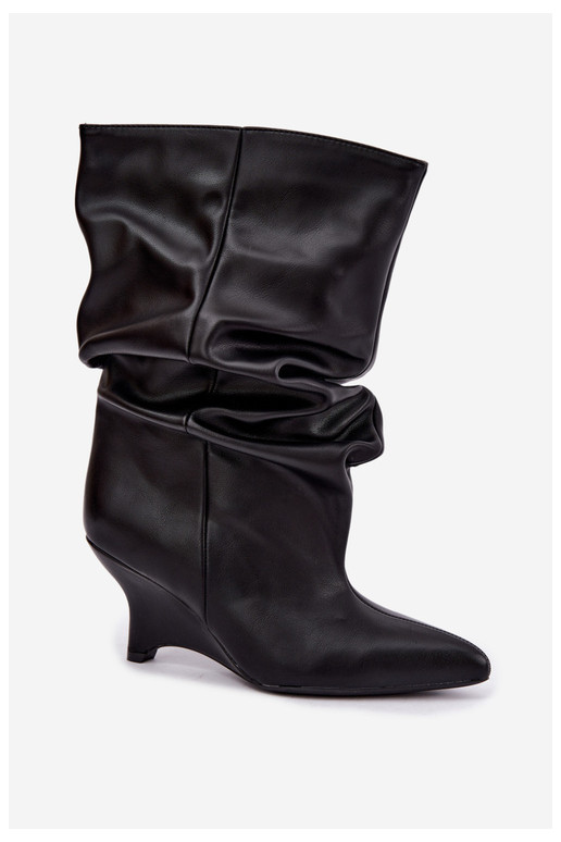 Slouchy Stiefeletten mit Plattform in schwarz Ilyna