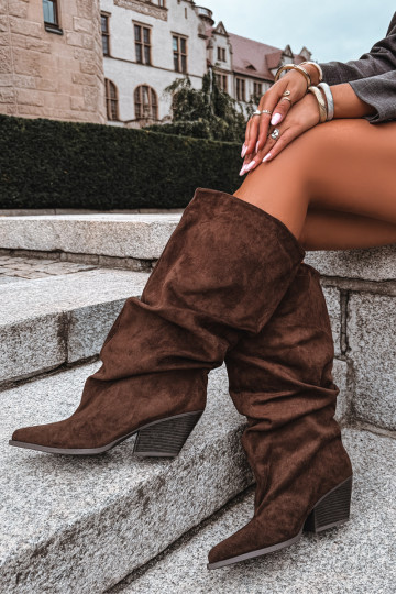Damen kniehohe Stiefel mit gebogener Oberseite und Absätzen aus Wildleder, braun Durela