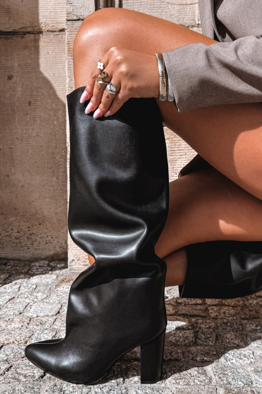 Damen kniehohe Stiefel zum Hineinschlüpfen mit Absätzen in schwarz Emeline