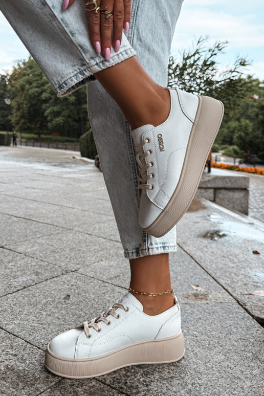 Fauxleder-Sneaker mit Plateau Kobbo in Weiß