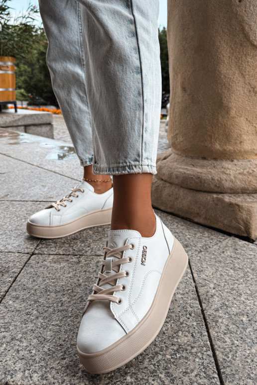 Fauxleder-Sneaker mit Plateau Kobbo in Weiß