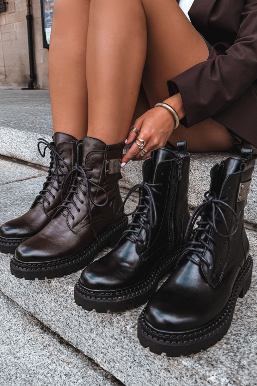 Damen warme Stiefeletten mit dekorativen Details Zazoo 60574 in schwarzer Farbe