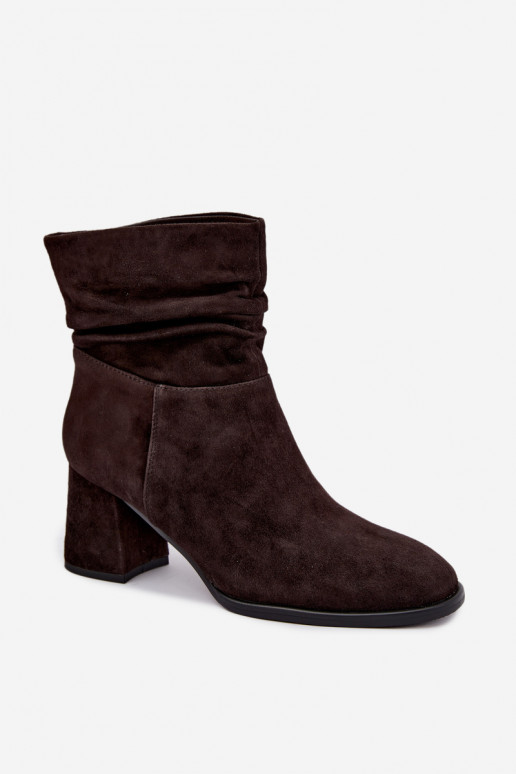 Natursuede Stiefeletten mit Falten und Absätzen D&A JC62-1021 schokoladenbraun