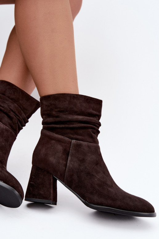 Natursuede Stiefeletten mit Falten und Absätzen D&A JC62-1021 schokoladenbraun