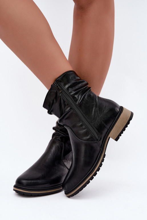 Wärmende Damen-Stiefeletten mit Falten in Schwarz