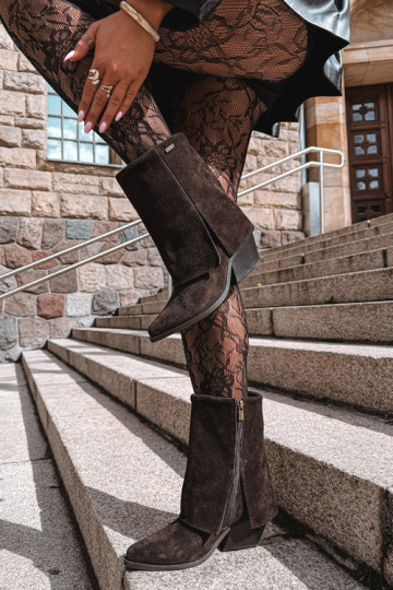 Cowboy-Stiefeletten mit Absatz aus natürlichem Wildleder mit besticktem Schaft Big Star UU274115 in Schokoladenfarbe