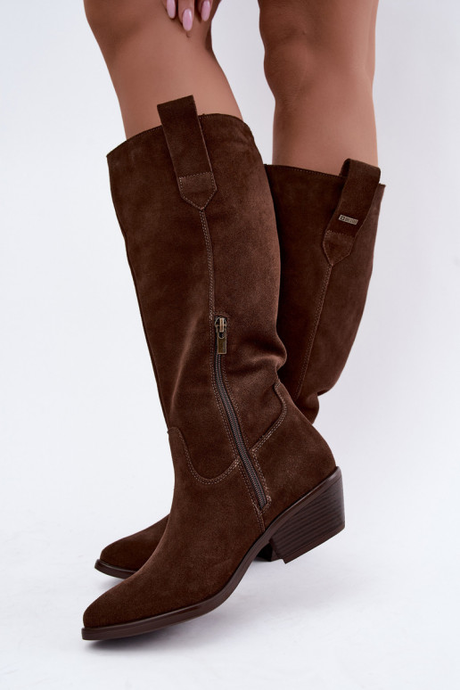 Faux-Suede Damenstiefel bis zum Knie mit niedrigem Absatz isoliert Big Star UU274519 in Schokoladenfarbe
