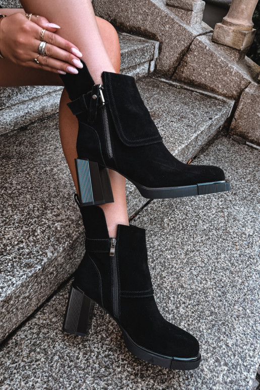 Schwarze Stiefeletten aus Kunstveloursleder mit Absätzen und Schnallen Vinceza 91152