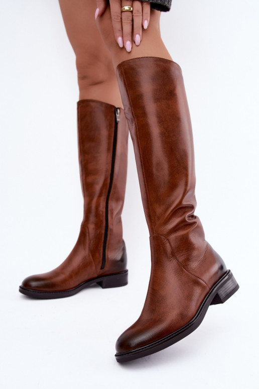 Leder Damen Stiefel bis zum Knie mit breiten Absätzen isoliert Zazoo 70163 braun