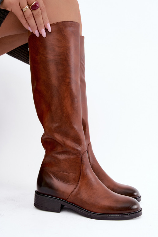 Leder Damen Stiefel bis zum Knie mit breiten Absätzen isoliert Zazoo 70163 braun
