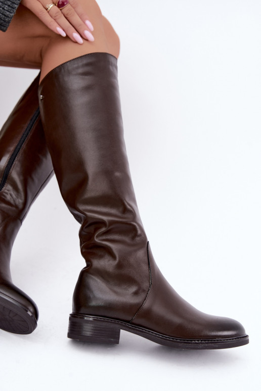Leder Damen Stiefel bis zum Knie mit breiten Absätzen isoliert Zazoo 70163 schokoladenfarben