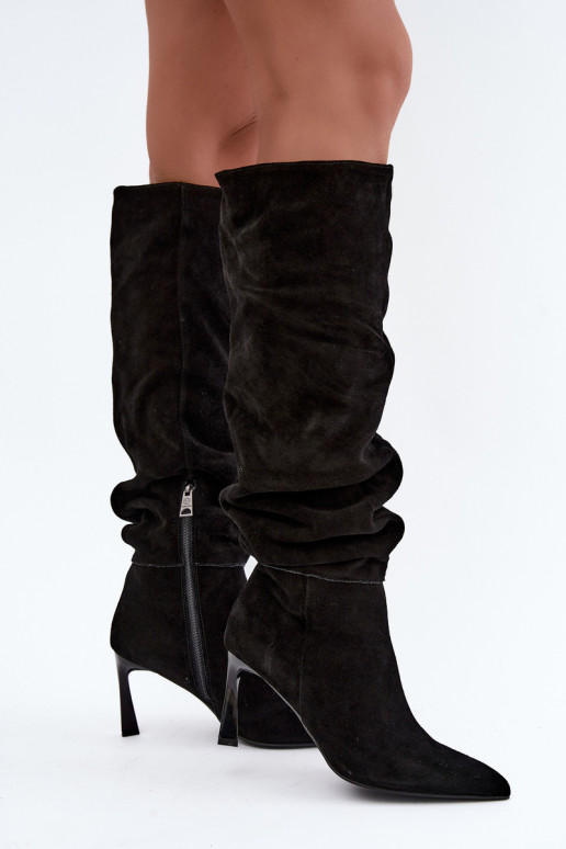 Faux-Suede kniehohe Stiefel Slouchy mit dünnen Absätzen Vinceza 89170 in schwarzer Farbe