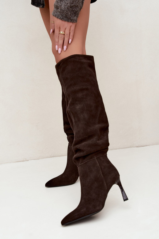 Faux-Suede kniehohe Stiefel Slouchy mit dünnen Absätzen Vinceza 89170 in Schokoladenfarbe