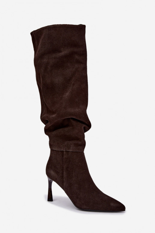 Faux-Suede kniehohe Stiefel Slouchy mit dünnen Absätzen Vinceza 89170 in Schokoladenfarbe