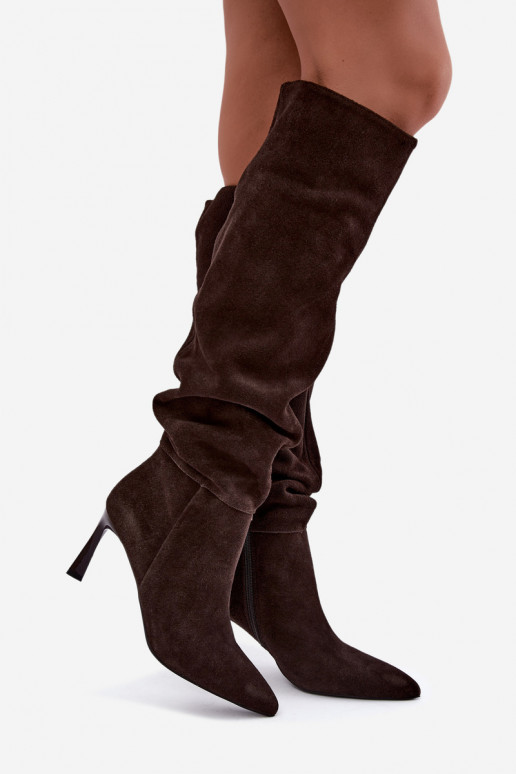 Faux-Suede kniehohe Stiefel Slouchy mit dünnen Absätzen Vinceza 89170 in Schokoladenfarbe