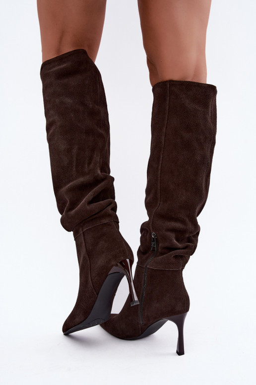 Faux-Suede kniehohe Stiefel Slouchy mit dünnen Absätzen Vinceza 89170 in Schokoladenfarbe