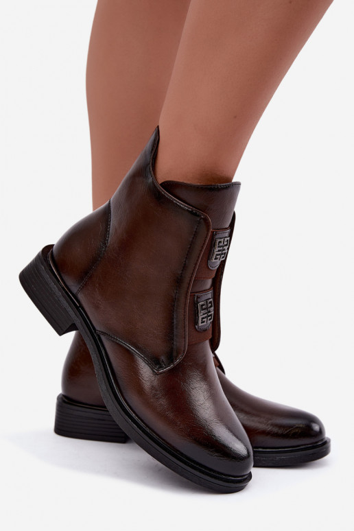 Damen gefütterte Stiefeletten auf niedrigen Absätzen mit schönen Details in dunkelbrauner Farbe Tavressa
