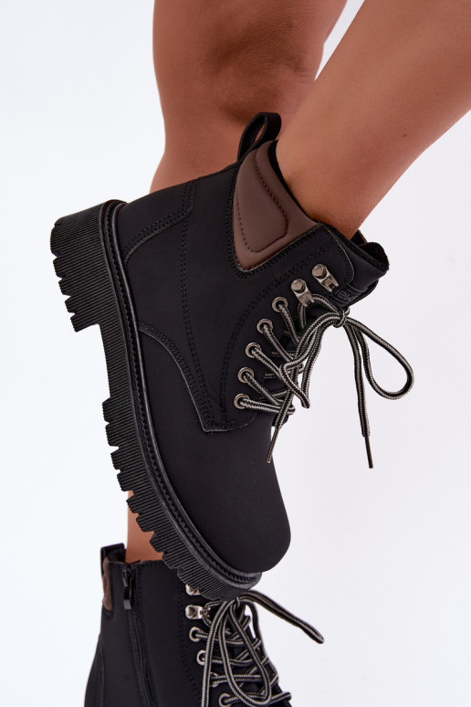 Isolierte schwarze Damenschuhe Sarvella