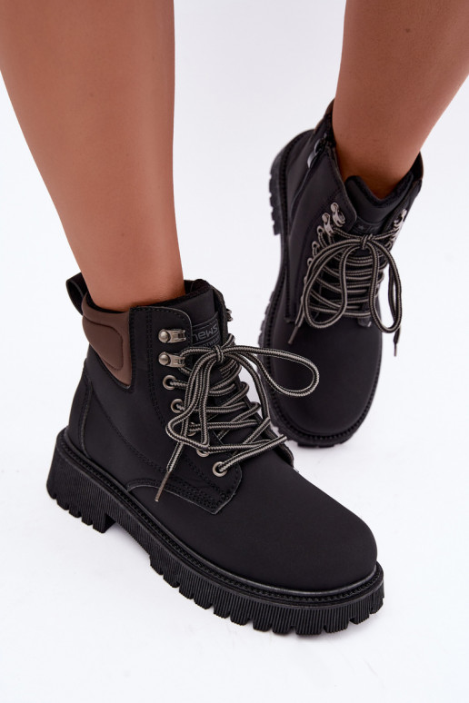 Isolierte schwarze Damenschuhe Sarvella