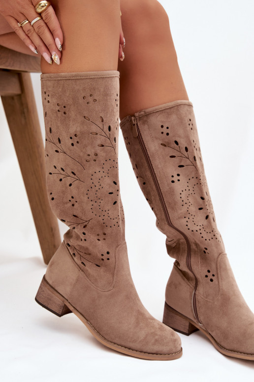 Sandfarbene Damenstiefel mit Ausschnitt-Elementen Helinna Klocke