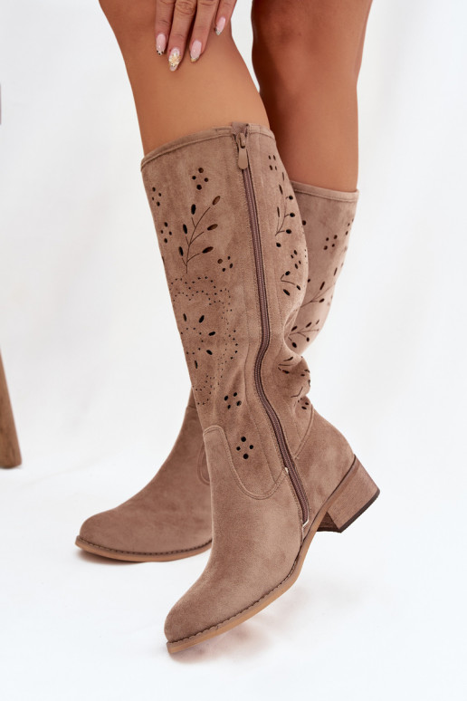 Sandfarbene Damenstiefel mit Ausschnitt-Elementen Helinna Klocke