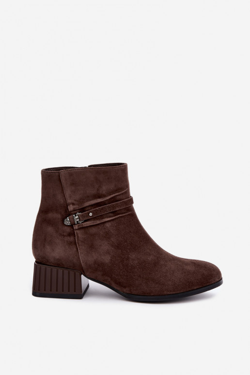 Damen Stiefeletten aus Kunstwildleder Klocke isoliert D&A CR62-3476 in brauner Farbe