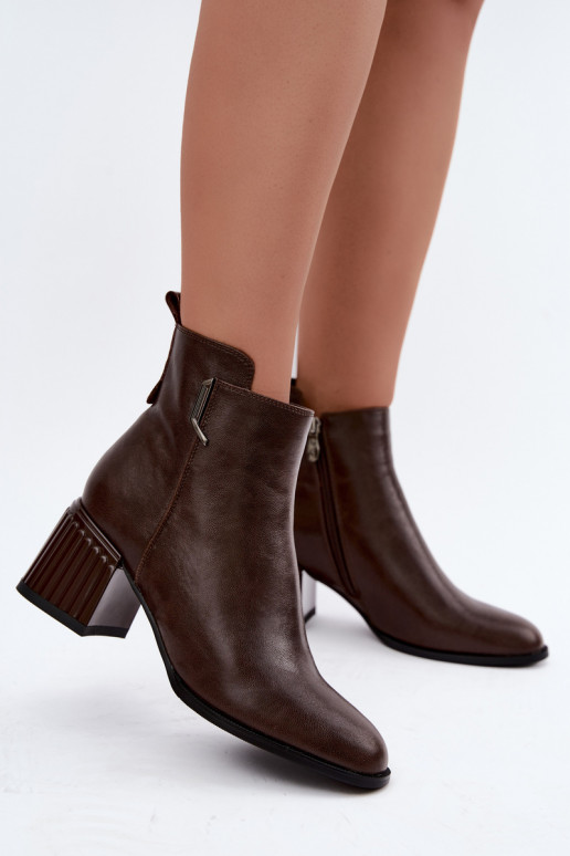 Leder Stiefeletten mit Absätzen isoliert D&A CR62-3442 in Schokoladenfarbe
