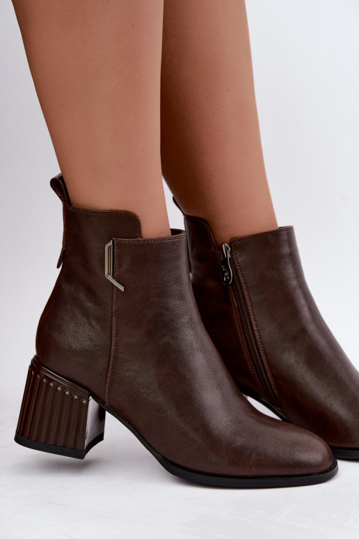 Leder Stiefeletten mit Absätzen isoliert D&A CR62-3442 in Schokoladenfarbe