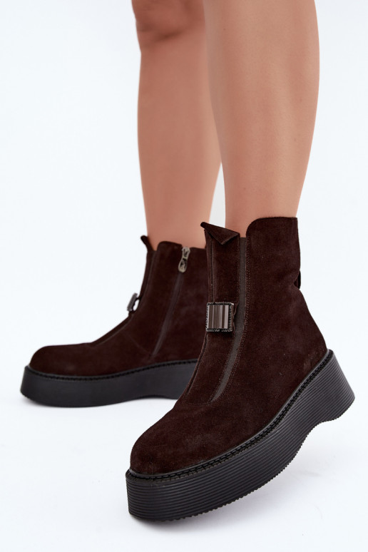 Stiefeletten aus Kunstwildleder mit Plateau isoliert D&A CR62-3448 in Schokoladenfarbe
