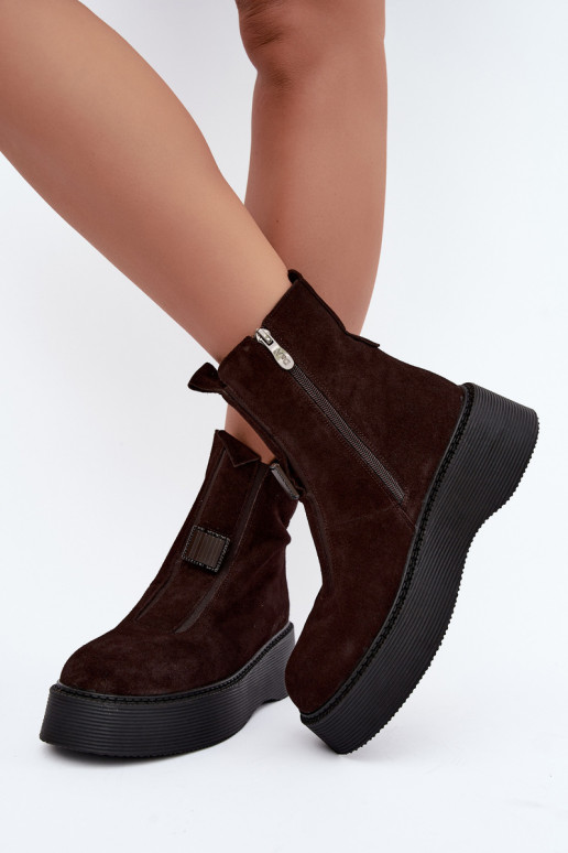 Stiefeletten aus Kunstwildleder mit Plateau isoliert D&A CR62-3448 in Schokoladenfarbe