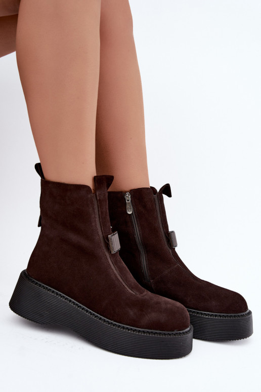 Stiefeletten aus Kunstwildleder mit Plateau isoliert D&A CR62-3448 in Schokoladenfarbe