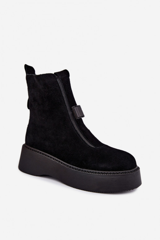 Stiefeletten aus Kunstwildleder mit Plateau isoliert D&A CR62-3448 in schwarzer Farbe