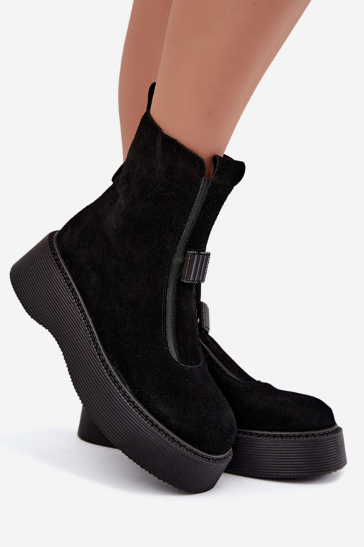 Stiefeletten aus Kunstwildleder mit Plateau isoliert D&A CR62-3448 in schwarzer Farbe