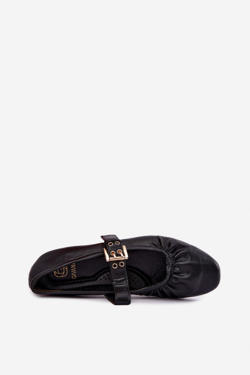 Balletschuhe mit Rüschen und Riemen in Schwarz Irelissa