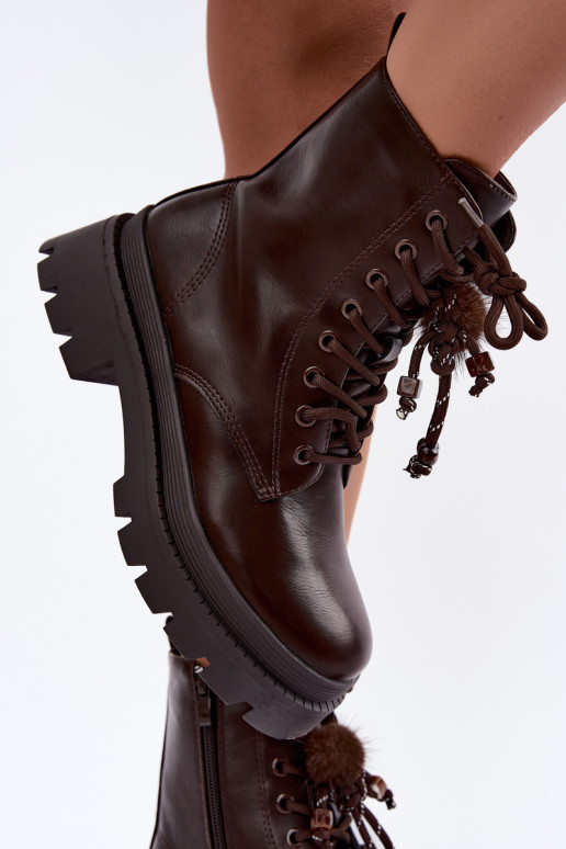 gefütterte Stiefel mit flauschigen Pompons in Schokolade Faresse