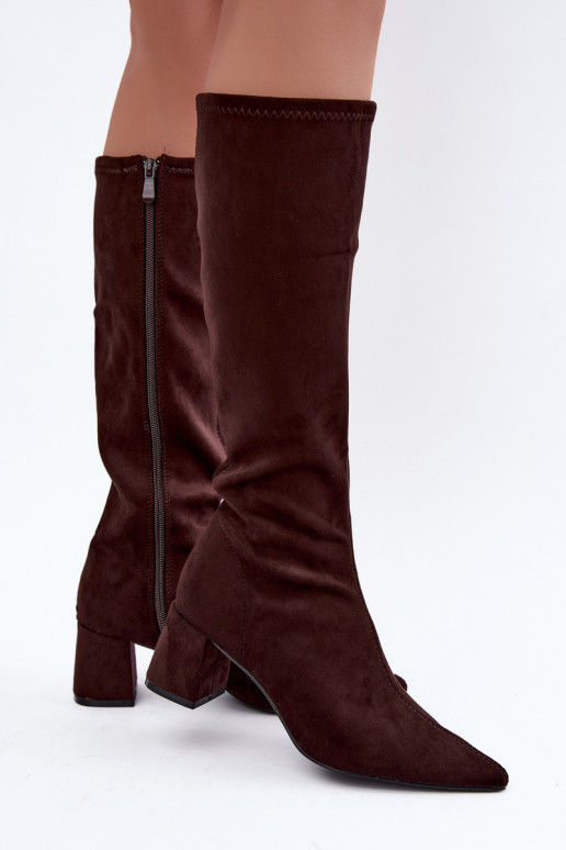 knielange Stiefel mit Absätzen und spitzen Zehen in Schokolade Amora