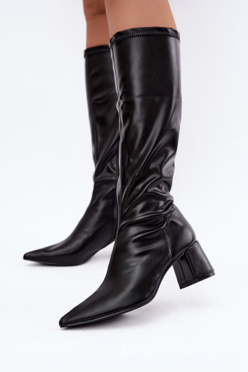 knielange Stiefel mit Absätzen und spitzen Zehen aus Kunstleder in Schwarz Amora 2
