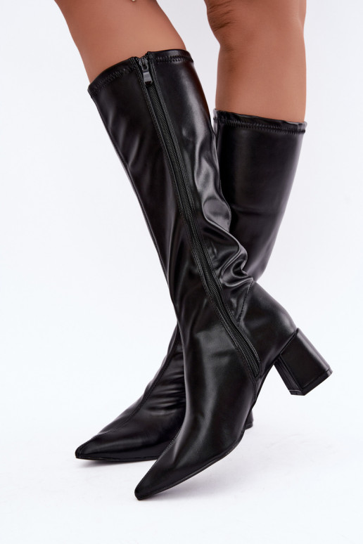 knielange Stiefel mit Absätzen und spitzen Zehen aus Kunstleder in Schwarz Amora