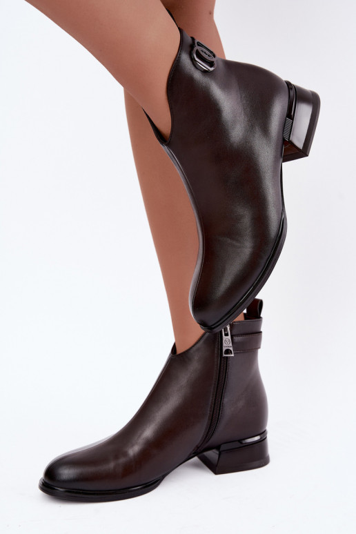 Wärmende Stiefeletten mit dekorativen Riemen in schokoladenfarbener Farbe Vinceza 58692