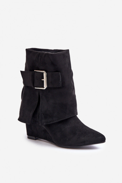 Stiefeletten mit Plateau und Schnallen aus Kunstveloursleder in Schwarz Vortinia