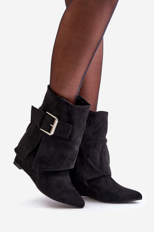 Stiefeletten mit Plateau und Schnallen aus Kunstveloursleder in Schwarz Vortinia