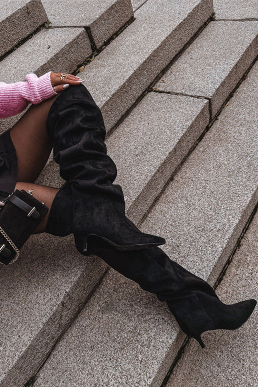 Slip-On Damen Über-Knie-Stiefel mit dünnen Absätzen in Schwarz Ysolienne