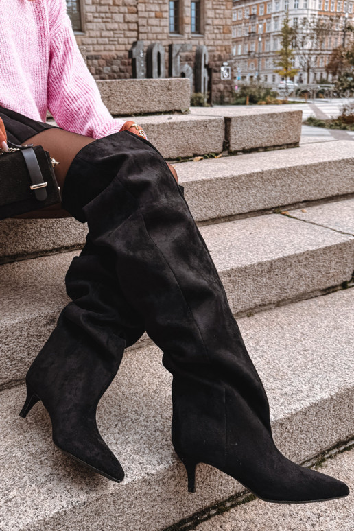 Slip-On Damen Über-Knie-Stiefel mit dünnen Absätzen in Schwarz Ysolienne