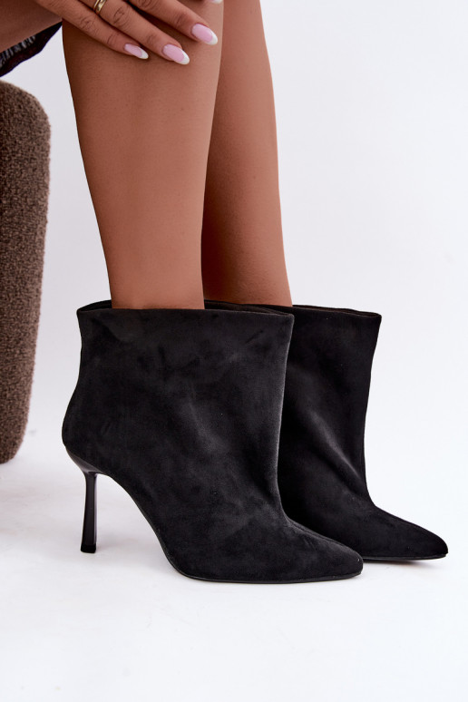 Slip-On Stiefeletten mit dünnen Absätzen in Schwarz Kamea