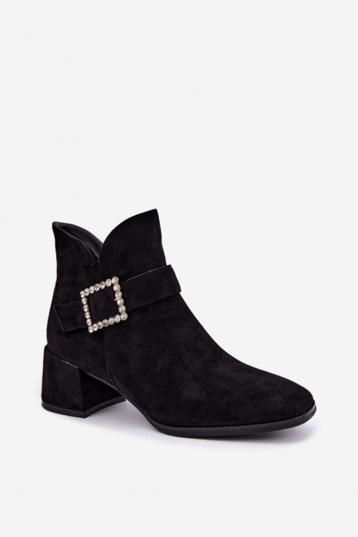 Stiefeletten mit Riemen und dekorativer Schnalle in Schwarz Ameline