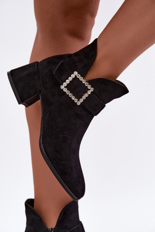 Stiefeletten mit Riemen und dekorativer Schnalle in Schwarz Ameline